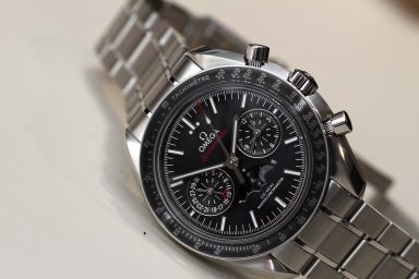 Omega Speedmaster Moonphase Chronograph Master Chronometer Black / Bracelet (304.30.44.52.01.001)
